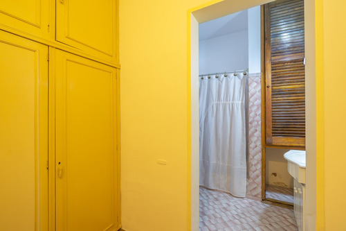 Casa En Venta En Rafael Calzada De 5 Ambientes