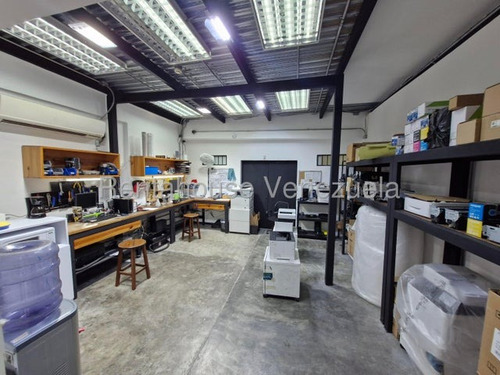Venta Casa Comercial En La Carlota #25-18386 Ijp