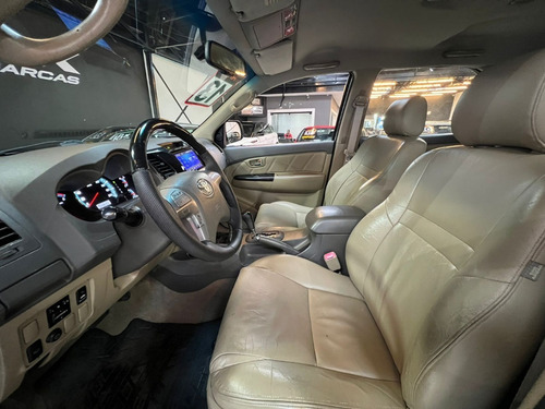 Imagem 9 de 15 de Toyota Hilux Sw4 3.0 4x4 Automático 2013 Top 7 Lugares