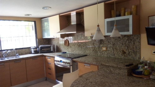 Venta De Casa En Urb San Luis Con Garita De Seguridad