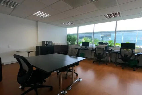 Oficina En Arriendo/venta En Chico Norte. Cod V1648