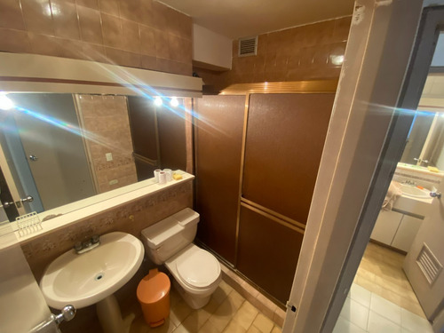 Imagen 9 de 16 de Apartamento En Alquiler Playa Grande . Mls #23-11527. Yolanda Goncalves