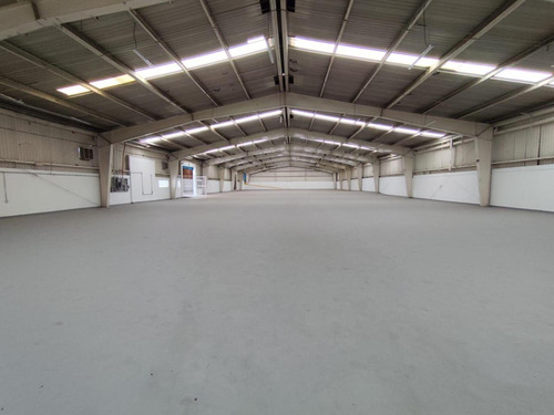 Bodega En Renta En Querétaro Zona Céntrica Por Avenida 5 De Febrero. 2,223 M2
