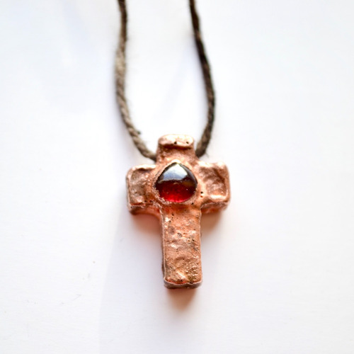 Collar Mini Cruz Con Granate, Piedra Natural, Cod1