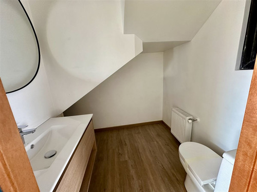 Casa En Venta De 3 Dorm. En Las Condes