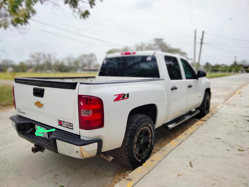 Chevrolet Silverado E Pickup 2500 Crew Cab 4x2 Mt