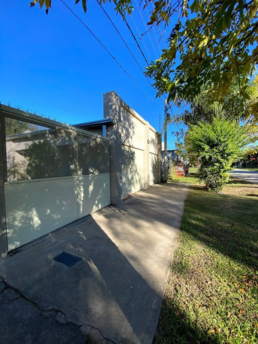 Imagen 2 de 28 de Se Vende Casa - Barrio Las Flores - Reconquista
