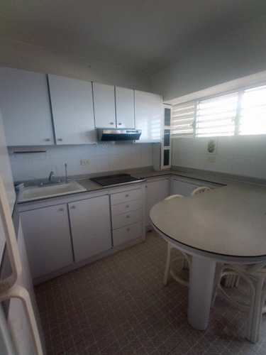 Imagen 2 de 10 de Apartamento En Alquiler Vacacional En Naiguatá, Edo. La Guaira, Residencias Aguja Azul.