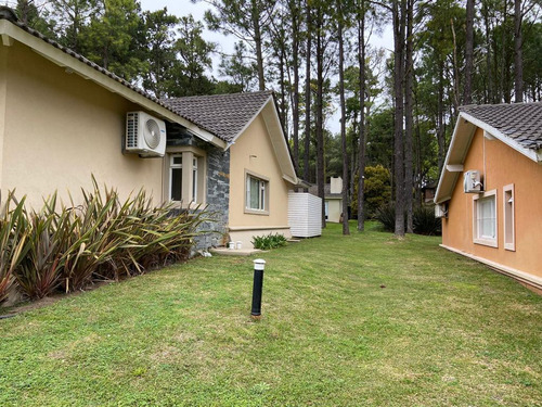 Casa En  Los Alamos - Pinamar