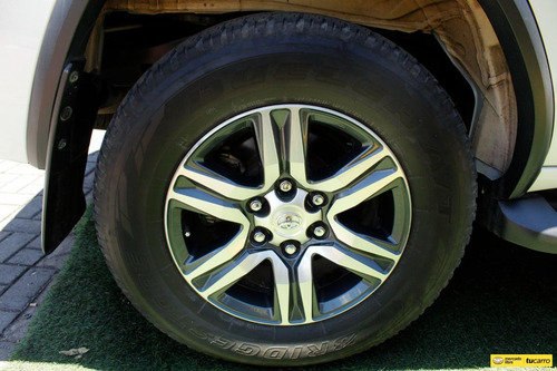 Toyota Fortuner 2.4 Sw4