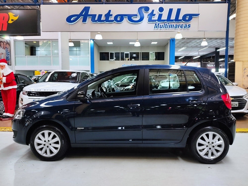 Volkswagen Fox 1.0 Flex Azul 2014 (completo)