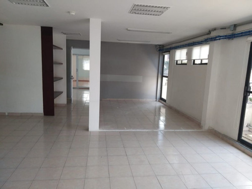 Imagen 2 de 14 de Casa Para Oficinas En Venta / Adolfo Prieto