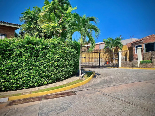 Casa En Venta Obra Gris Lomas Del Country Casa En Construccion Atc-623
