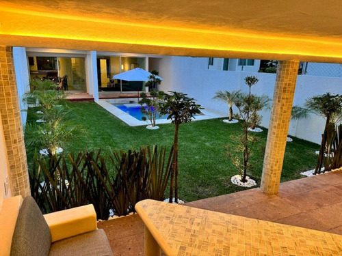 Casa Estilo Contemporáneo En Col. Tulipanes, Cuernavaca Morelos.