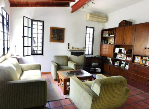 Casa A La Venta En Don Torcuato Con Jardin Y Pileta
