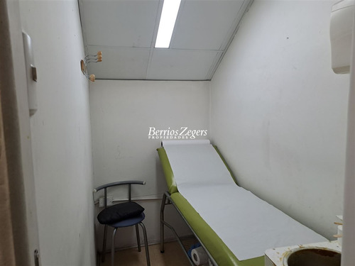 Local Comercial De 3 Niveles En Venta Cobres De Vitacura