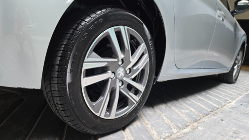Peugeot 208 1.6 Feline Tiptronic