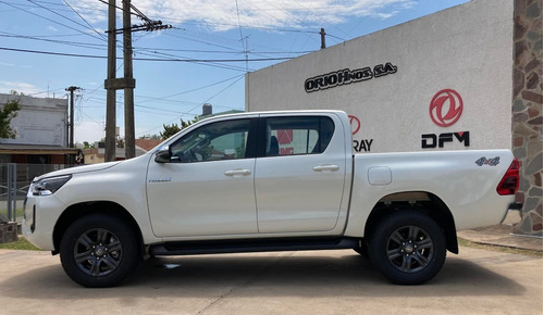 Imagen 3 de 15 de Toyota Hilux D/cabina 2.8 Tdi 204cv A/t 4x4 Srv 0km My2023