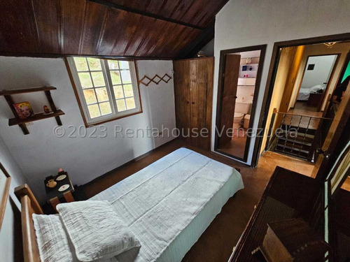 Bella Casa Tipo Chalet Holandés En Venta San Antonio De Los Altos 24-9993 Edf