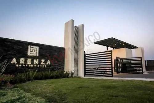 Casa Venta En Condominio Arenza En Zakia, Frente A Plaza Comercial De 2 Recámaras Y Jardín