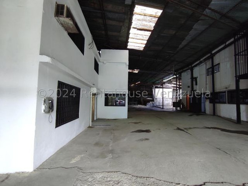 Galpon Urb. Miranda # 25-16257 Mn Caracas - Sucre