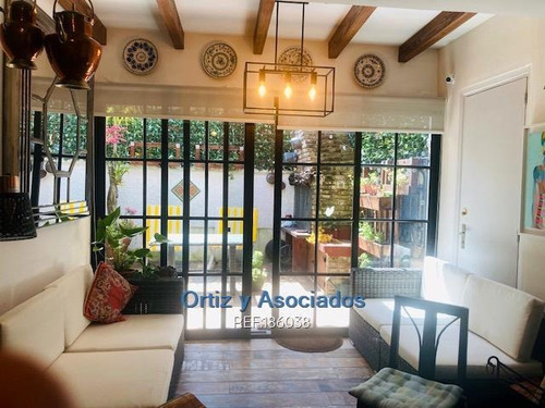 Imagen 2 de 21 de Se Vende Casa En Carrasco Frente A La Playa 2/3 Dormitorios Cw186038