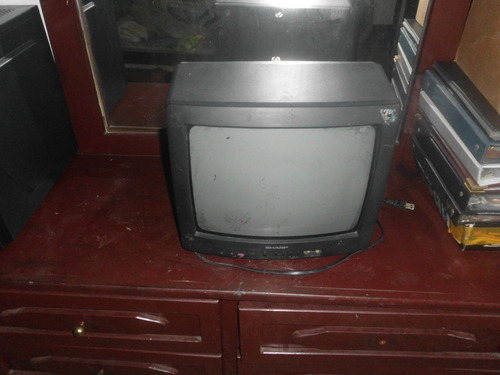 Imagen 5 de 5 de Televisor Usado Marca Sharp Prende Y Se Apaga ,