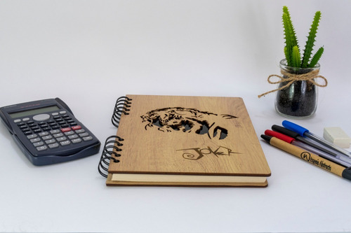 Imagen 4 de 9 de Libreta De Joker Heath Ledger En Madera (agenda, Cuaderno)