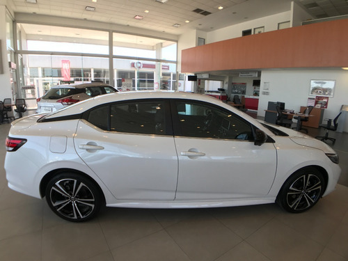 Nuevo Nissan Sentra Sr Cvt 2.0 Cv 150 Cadenero