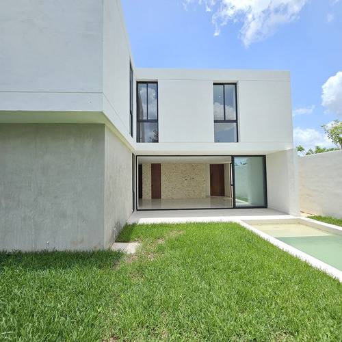 Casa En Venta En Privada Residencial Alura, Cholul.