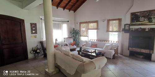 Imagen 8 de 14 de Casa 5 Ambientes 3 Baños 1 En Suite Y Cochera Cubierta