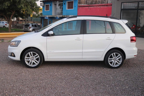 Imagen 4 de 16 de Volkswagen Suran 2019 1.6 Highline Msi 110cv