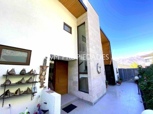 Moderna Town House En El Arrayan, Sector Los Refugios