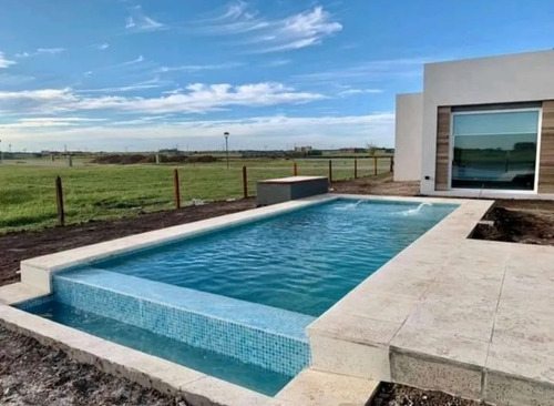 Imagen 5 de 5 de Casa Con Piscina Super Oferta