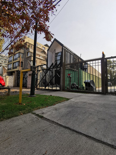 Casa Diseñada Por Arquitecto Cercano A Metro Simon Bolivar