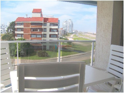 Apartamento A La Venta - Excelente Planta- Ref: 1416