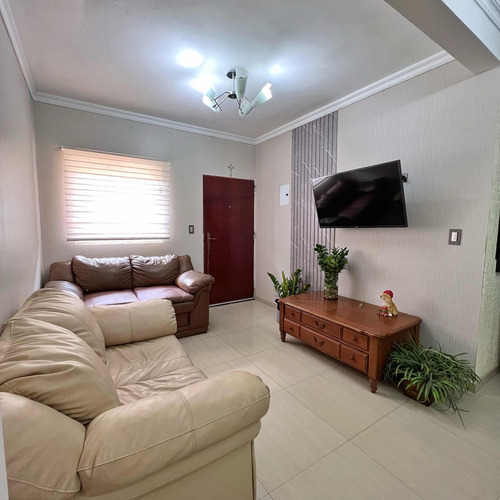 Amplio Townhouse De 3 Niveles En Residencias La Romanza