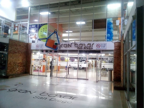 Imagen 2 de 12 de Mm 0412.5796259 Se Venden Dos Locales En Uno En Cc Gran Bazar Oportunidad