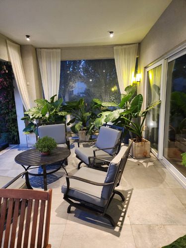 Casa En Venta Con Fondo A La Laguna En Canning
