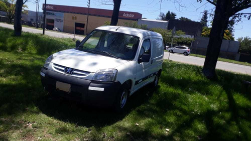 Peugeot Partner 1.4 Furgon Confort 2015 Con Gnc De 5ta