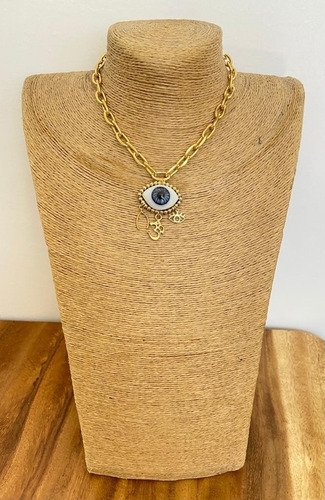 Imagen 1 de 1 de Collar Cadena Con Ojo Protector Con 3 Dijes De La Suerte