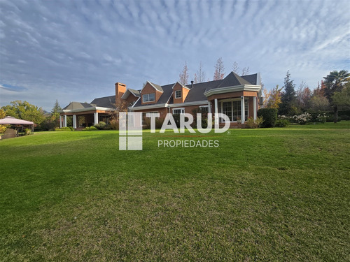 Increíble Casa En Arriendo, En Condominio Nogales Machalí
