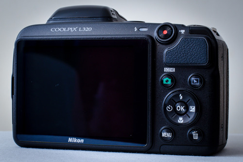 Cámara Nikon Compacta Avanzada Coolpix L320 Color Negro Negro (Usado)