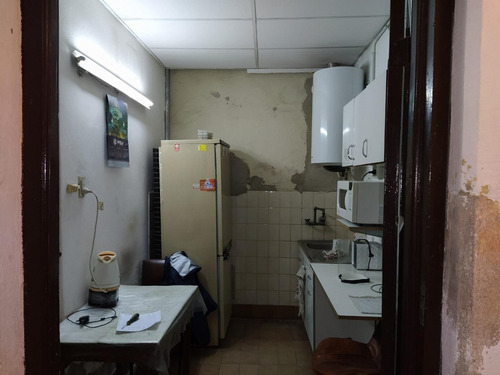 Imagen 24 de 30 de Edificio Comercial Con Oficinas Y Depósitos En Lote Propio