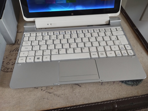 Netbook Tablet Acer Iconia W5 - Caixa Com Manual Tela Escura (Usado)
