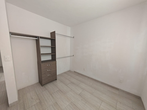 Fracc. Vista Azul A Unos Pasos De Tec Milenio Cerca Del Libram.surpte Casa En Esquina De 4 Recamaras Con Closets Y Estudio En Pb, Espacios Amplio E Iluminados
