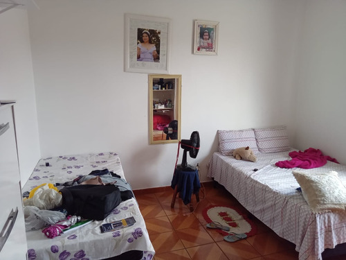 Casa Grande, Com Ótima Acessibilidade E Gerando Renda.