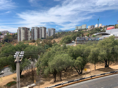 Imagen 9 de 14 de Funcional Edificio Comercial Sobre Lomas Verdes
