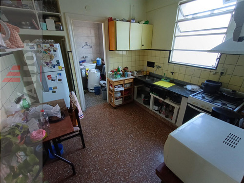 Departamento De 3 Amb Al Frente C/balcon!!! 2do. X Escalera - Ideal Inversor (alquilado)