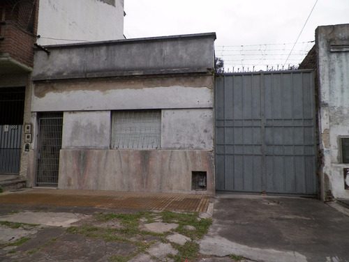 Imagen 1 de 13 de Galpon Con Vivienda De 372 M2 Con 291 M2 Cubiertos - Sarandi